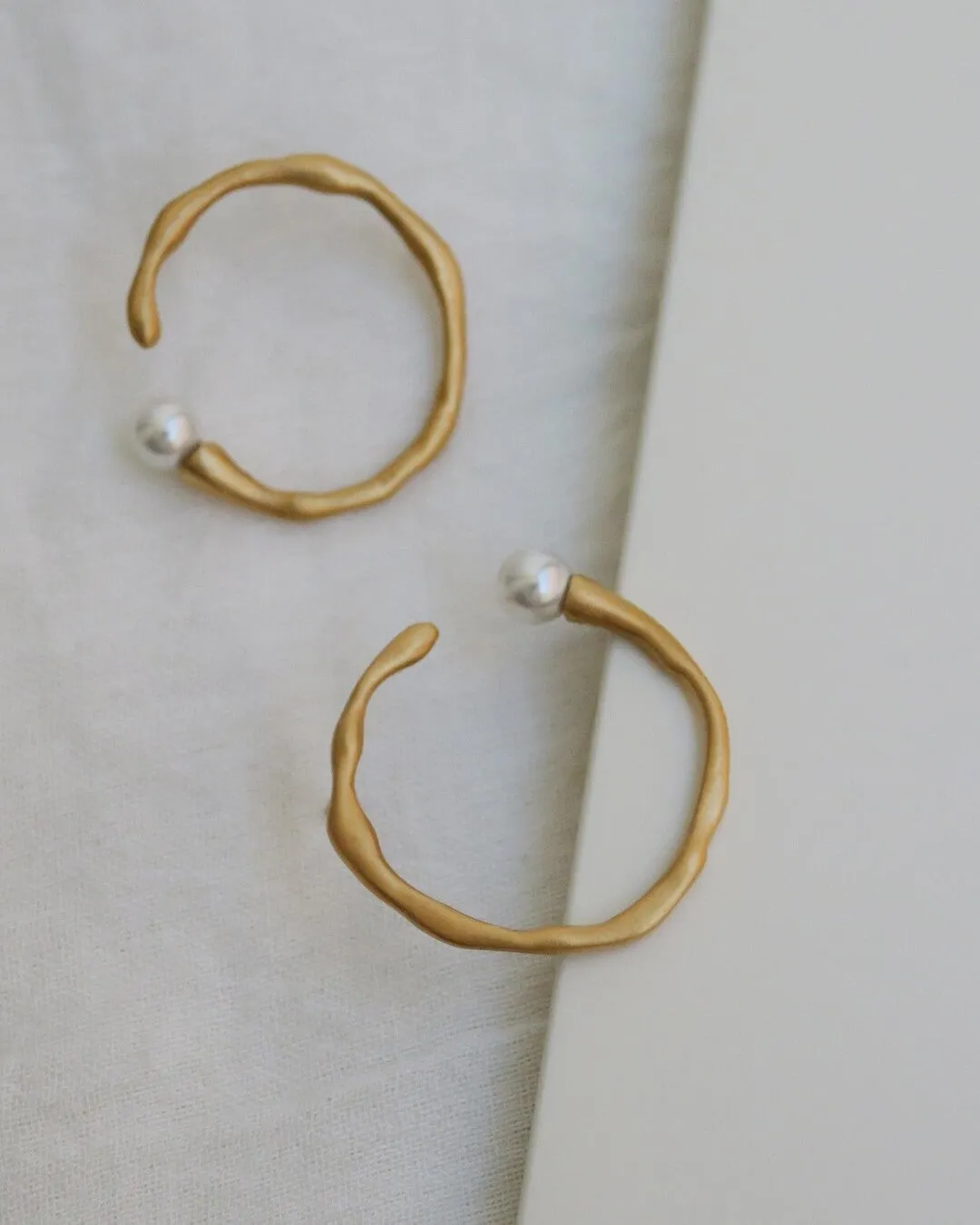 Golden Eclat circle Earrings