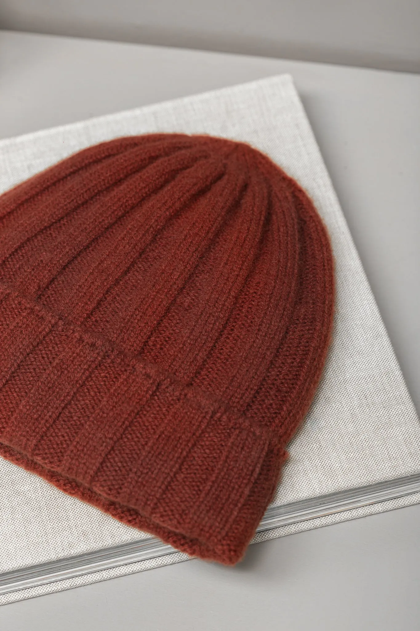 Terracotta Cashmere rib knit beanie - Made in Italy