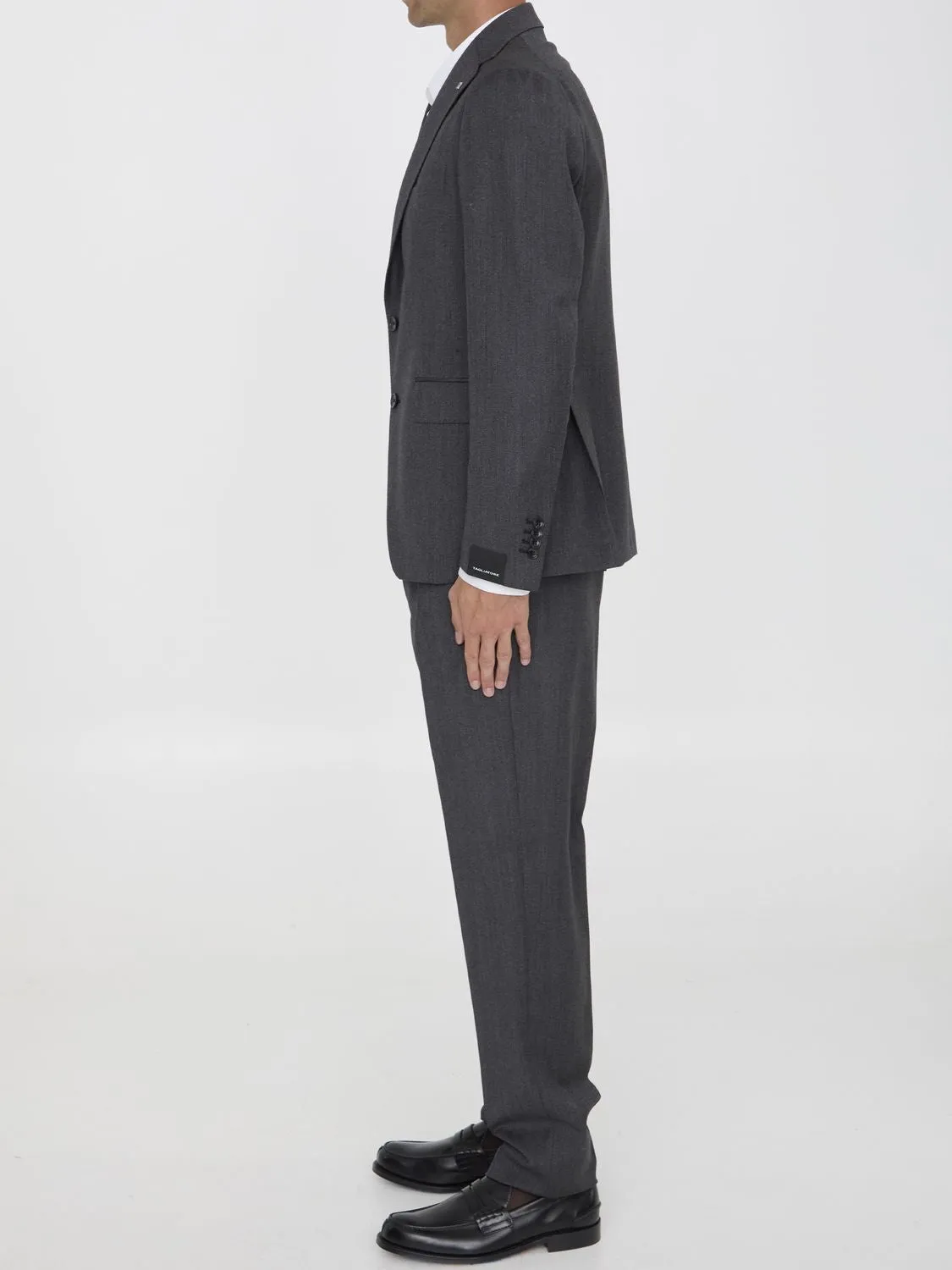 TWO-PIECE SUIT IN VIRGIN WOOL